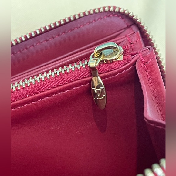 Authentic Louis Vuitton Monogram Vernis Zippy Wallet - Picture 10 of 16